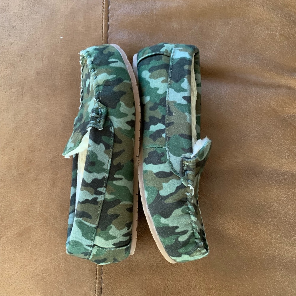 Lands End Camo Slippers - Picture 6 of 10